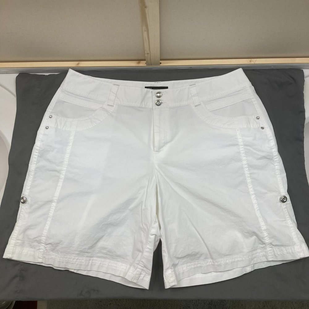 International Concepts INC Women's white shorts.